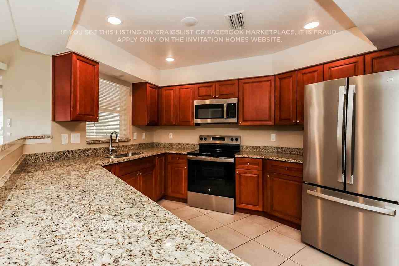 961 Nantucket Rd - Photo 5 of 17
