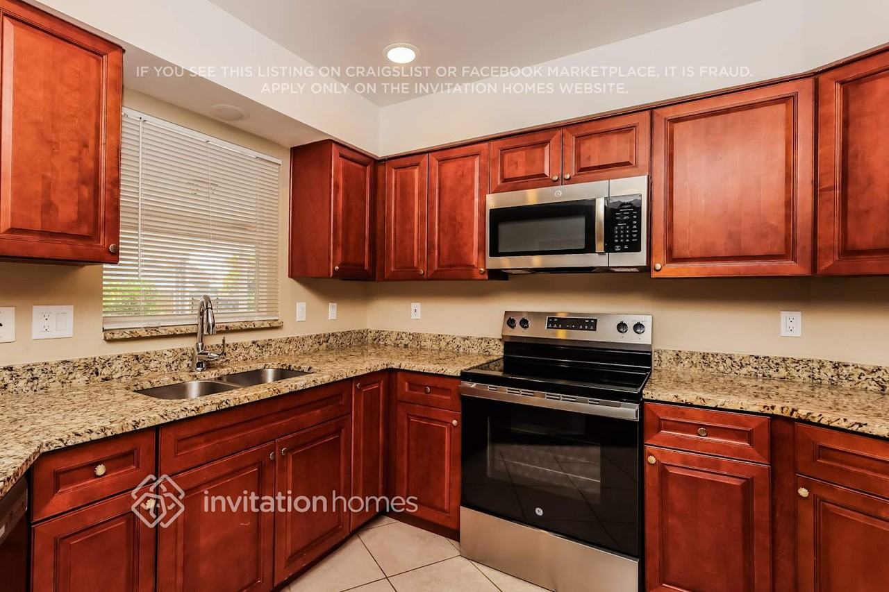 961 Nantucket Rd - Photo 6 of 17