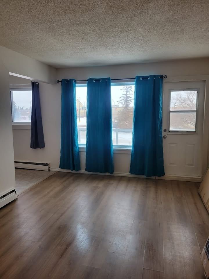 6103 98 Avenue Northwest - Photo 3 of 10