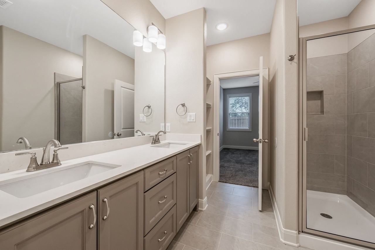 Omen Hill Villas - Photo 3 of 32