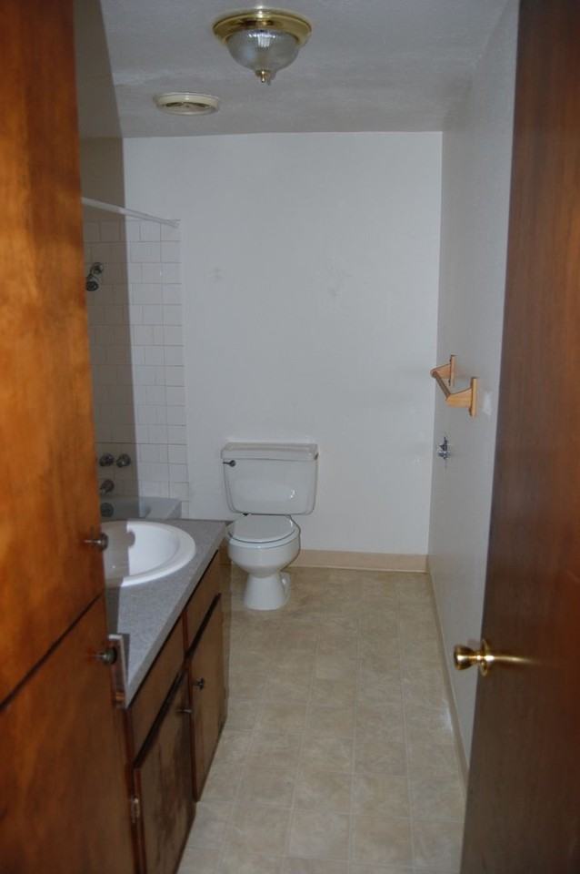 Spacious One & Two Bed Units in a Quite complex with Porches and Covered Off Street Parking - Photo 7 of 9
