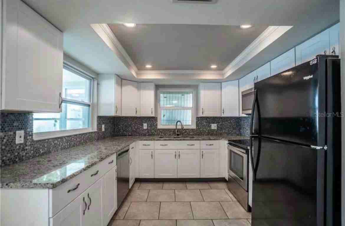 9020 Lido Ln - Photo 4 of 20