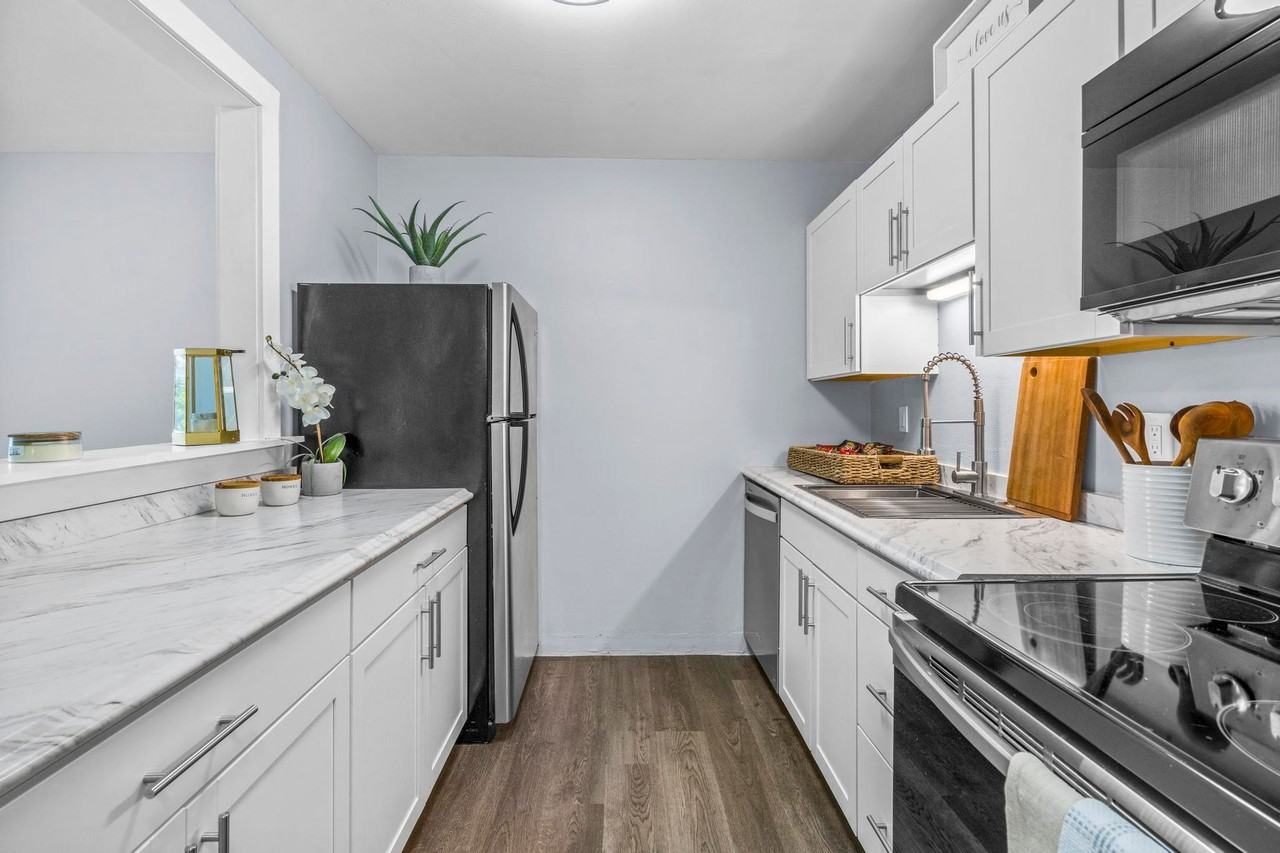 446-556 Hollister Street - Photo 2 of 23