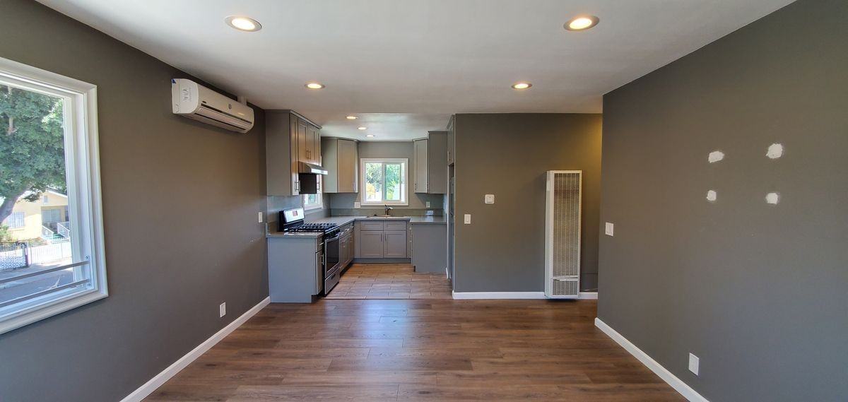 1428 E 54th St ##4 - Photo 3 of 26