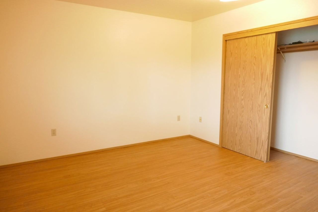 516 Jetty St - Photo 4 of 11