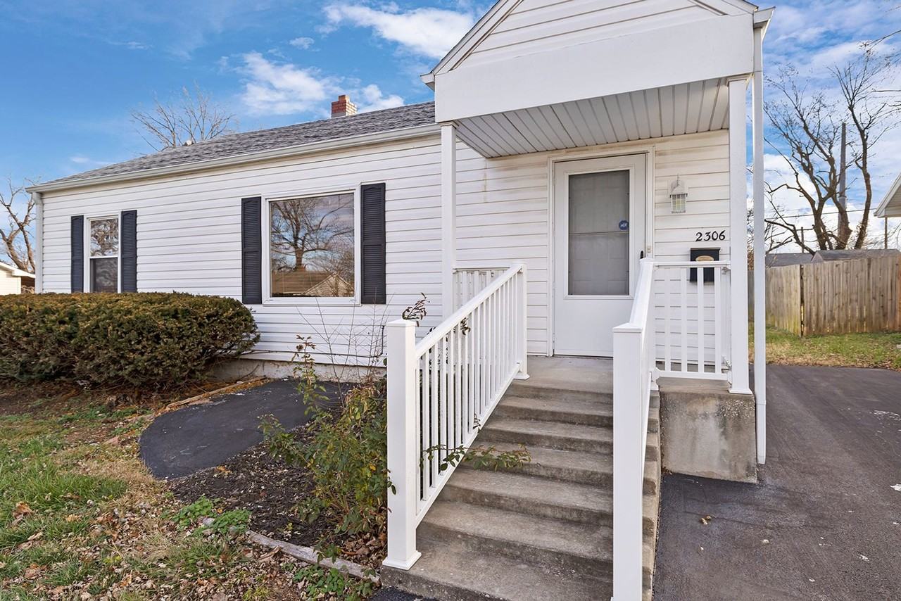 2306 N Farmer Ave - Photo 2 of 25