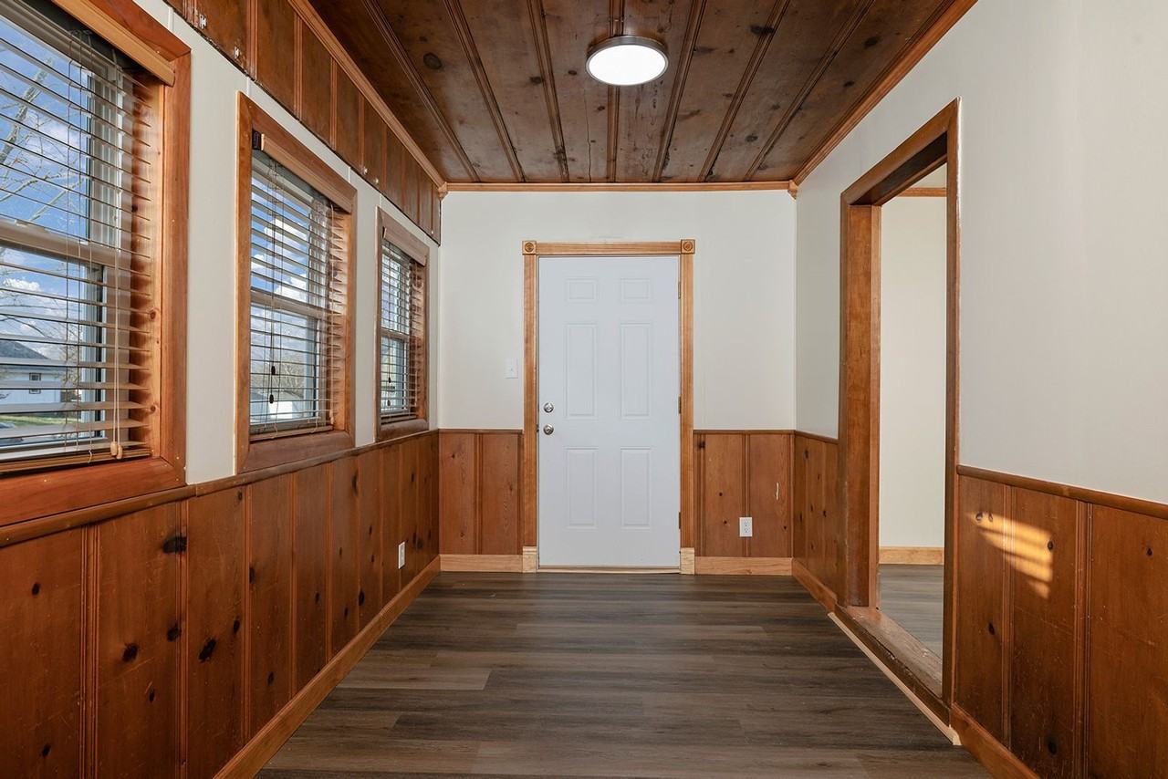 2306 N Farmer Ave - Photo 4 of 25