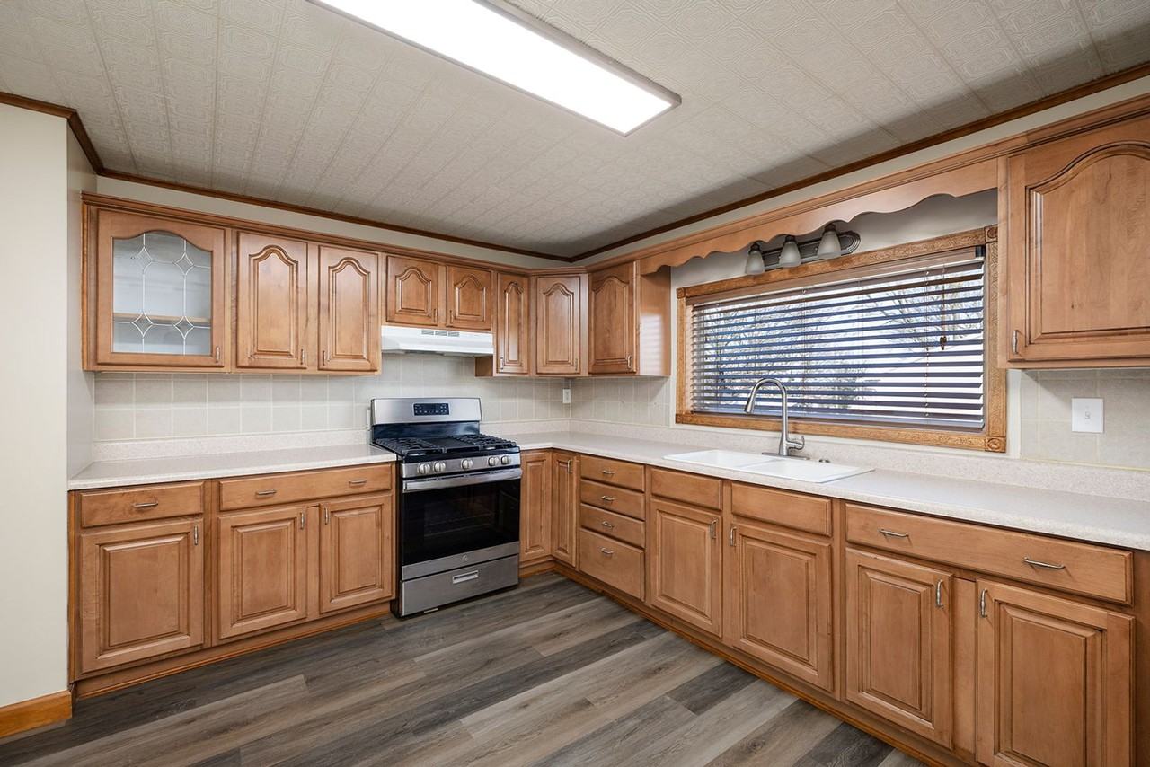 2306 N Farmer Ave - Photo 5 of 25