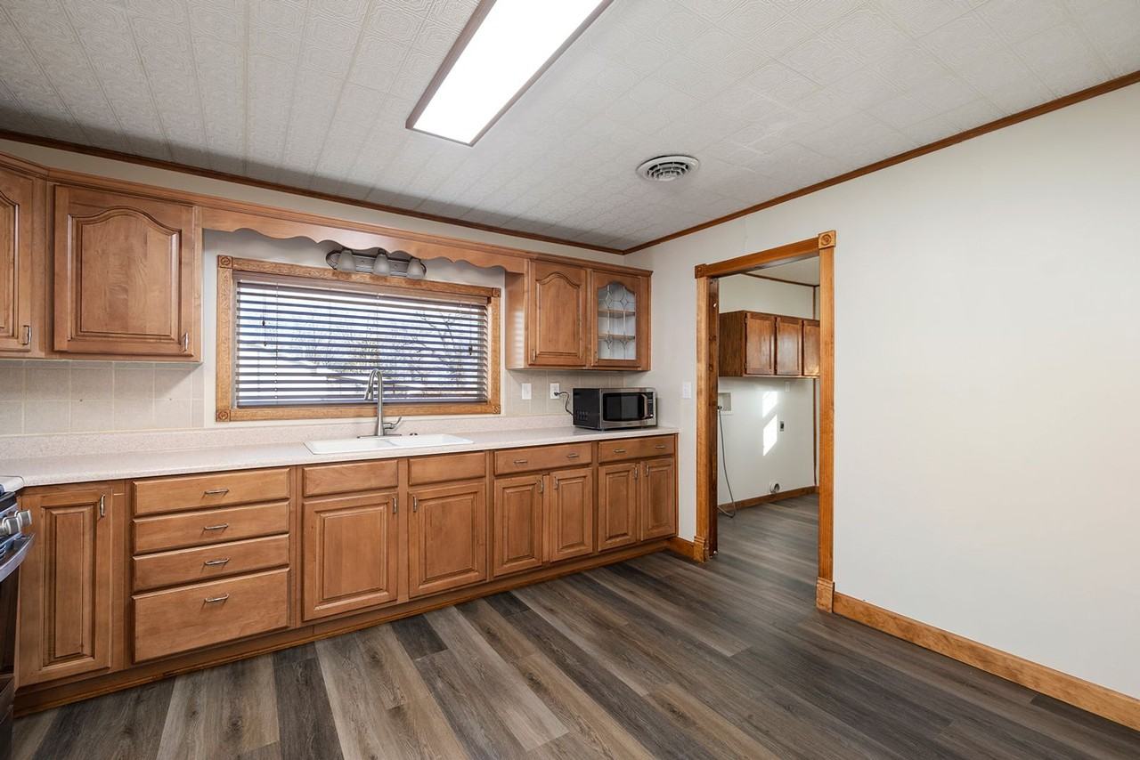 2306 N Farmer Ave - Photo 6 of 25