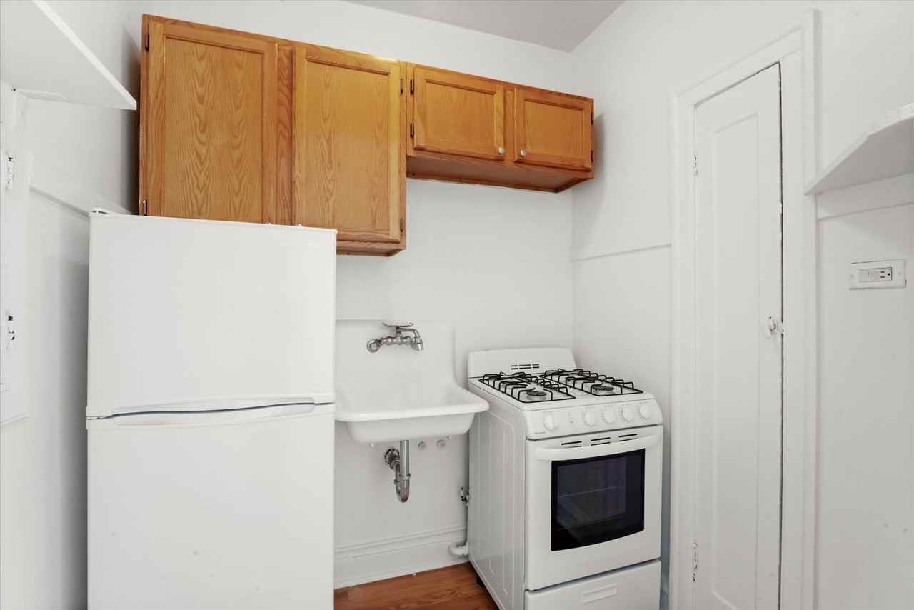 2536 Sawyer LLC - Photo 6 of 26