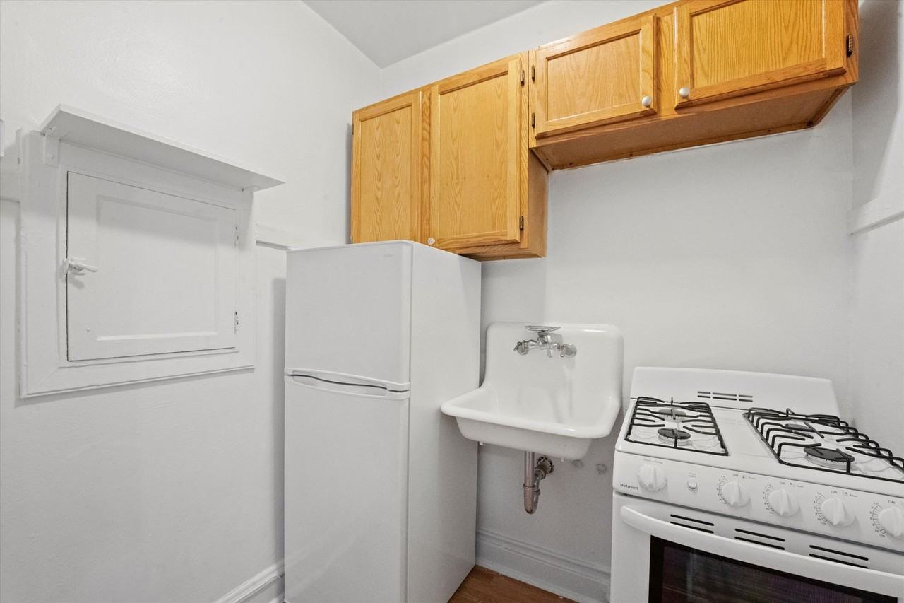 2536 Sawyer LLC - Photo 7 of 26