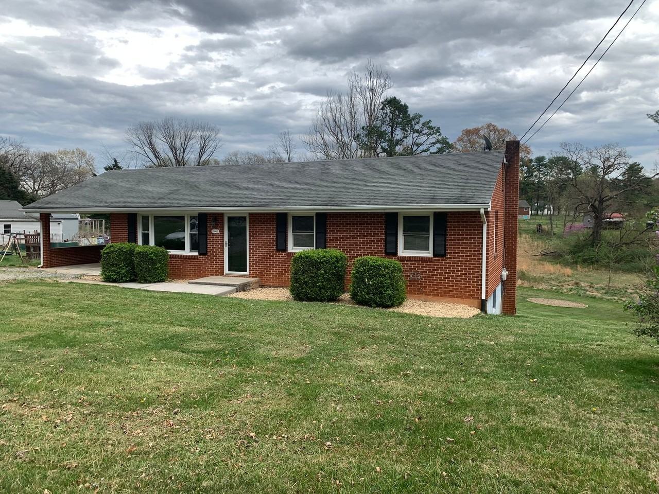 3009 Sleepy Ridge Dr - Photo 4 of 8