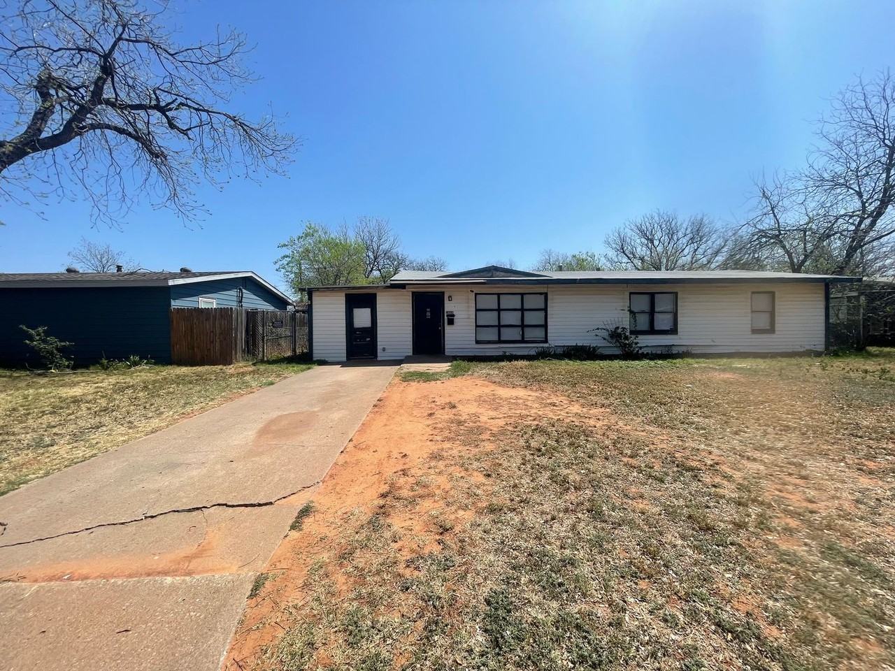 1333 S San Jose Dr - Photo 2 of 20