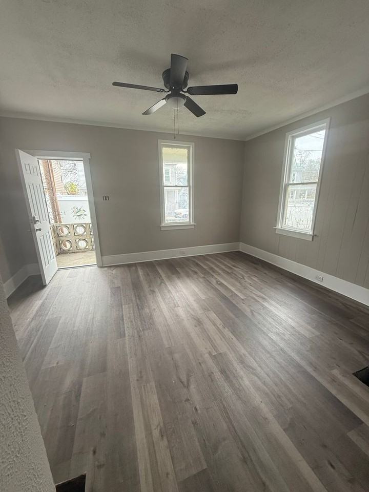 414 414 N Pitt St - Photo 3 of 14