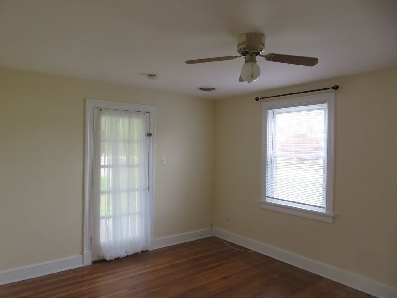 527 Riverview Rd - Photo 3 of 15
