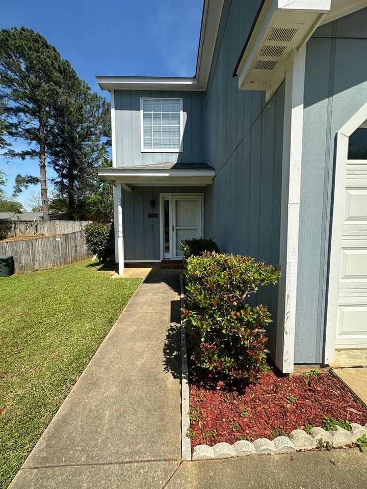 164 Commons Dr - Photo 2 of 41