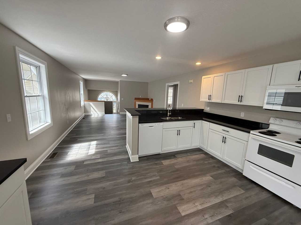 425 Stetler Ave - Photo 3 of 18