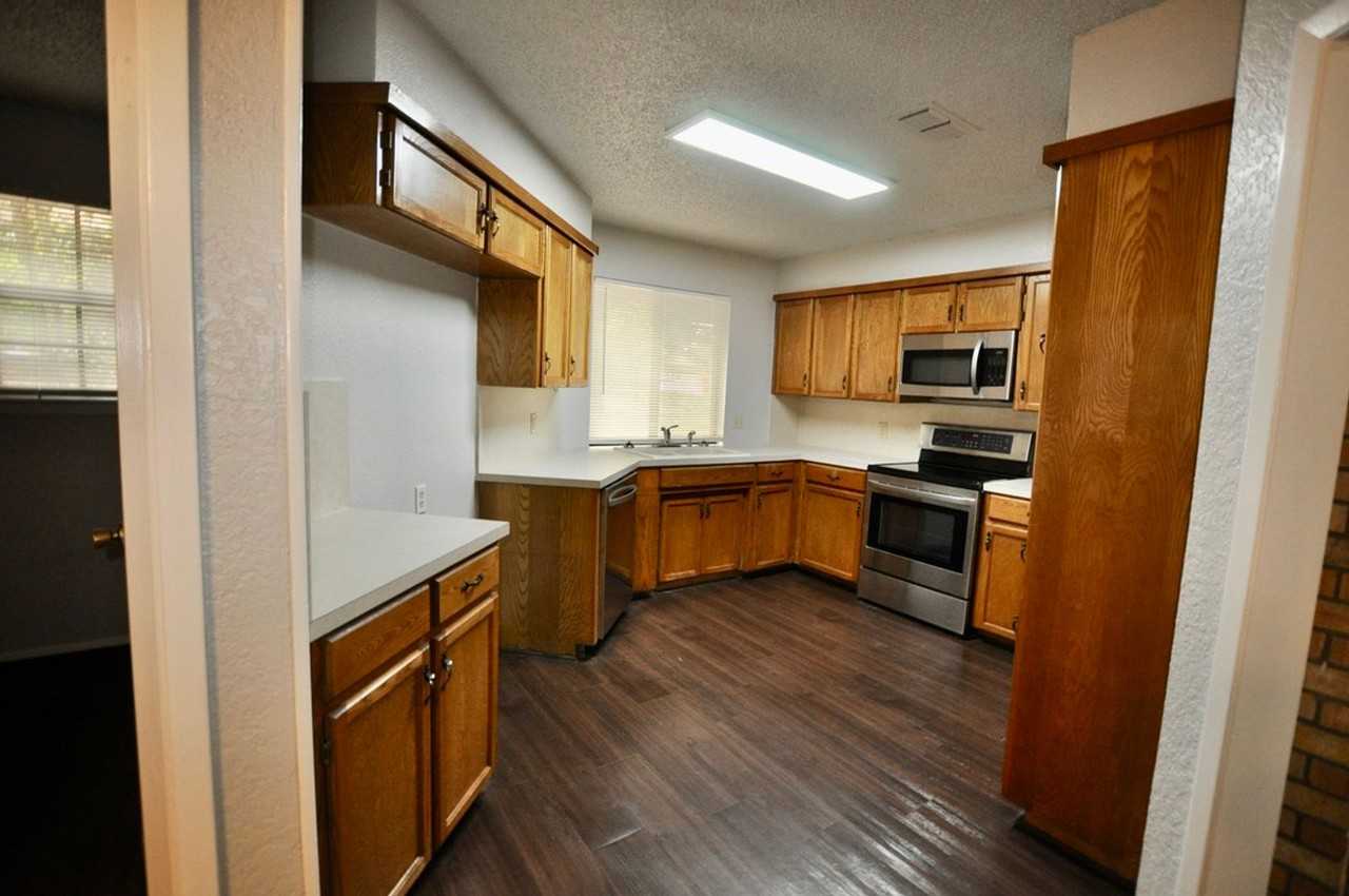 103 Kenshire Ct - Photo 4 of 24