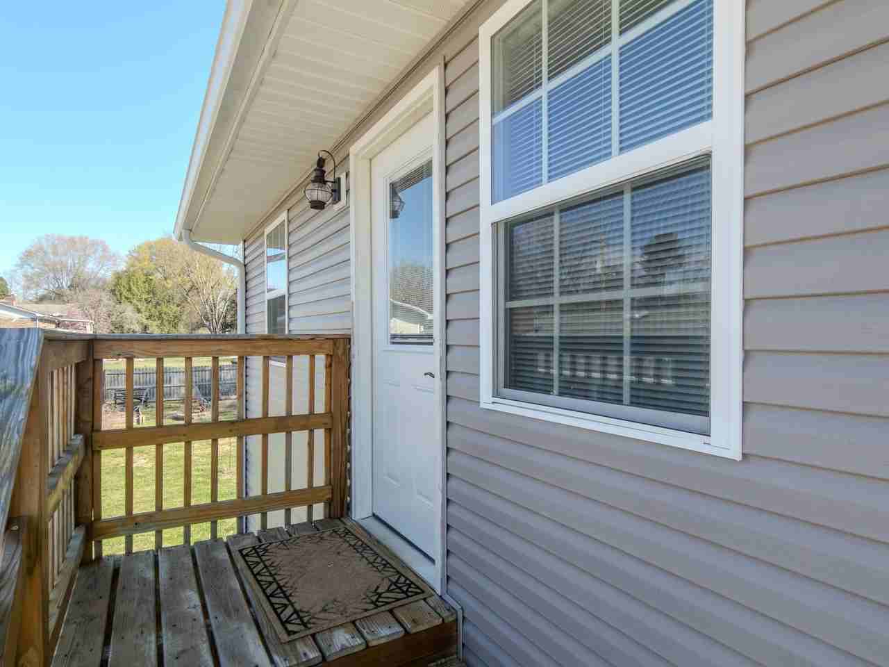8805 Farmington Dr - Photo 4 of 15