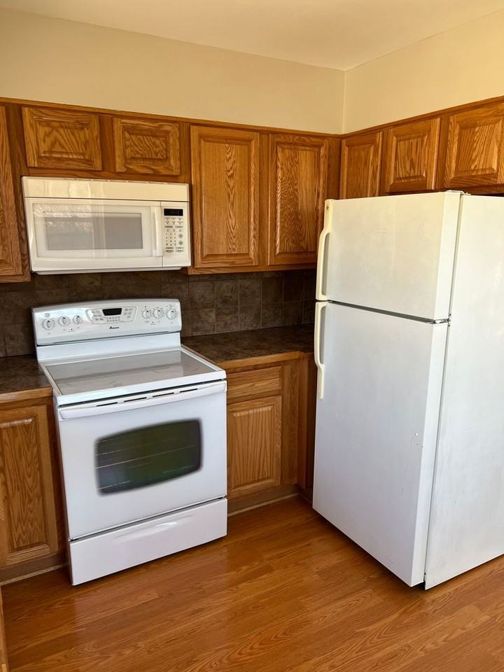 1531 Redwood Ave - Photo 2 of 10