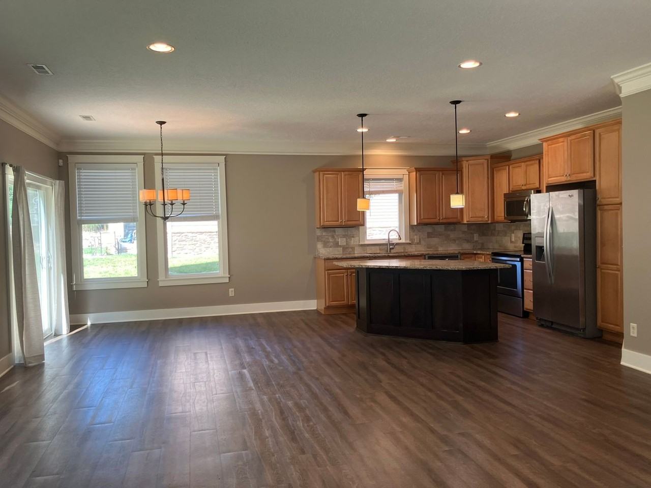 2979 Creekside Ct - Photo 2 of 11