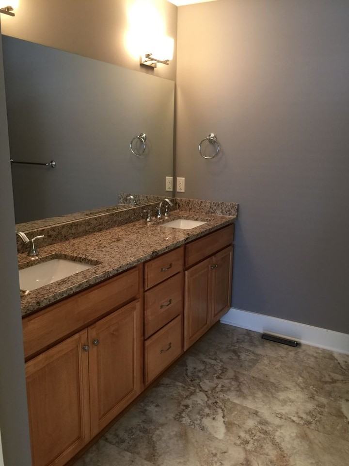 2979 Creekside Ct - Photo 3 of 11