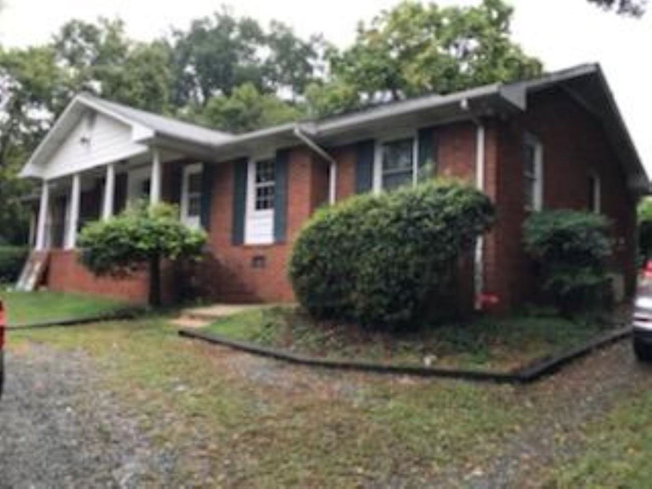 323 Lindsey St - Photo 3 of 7