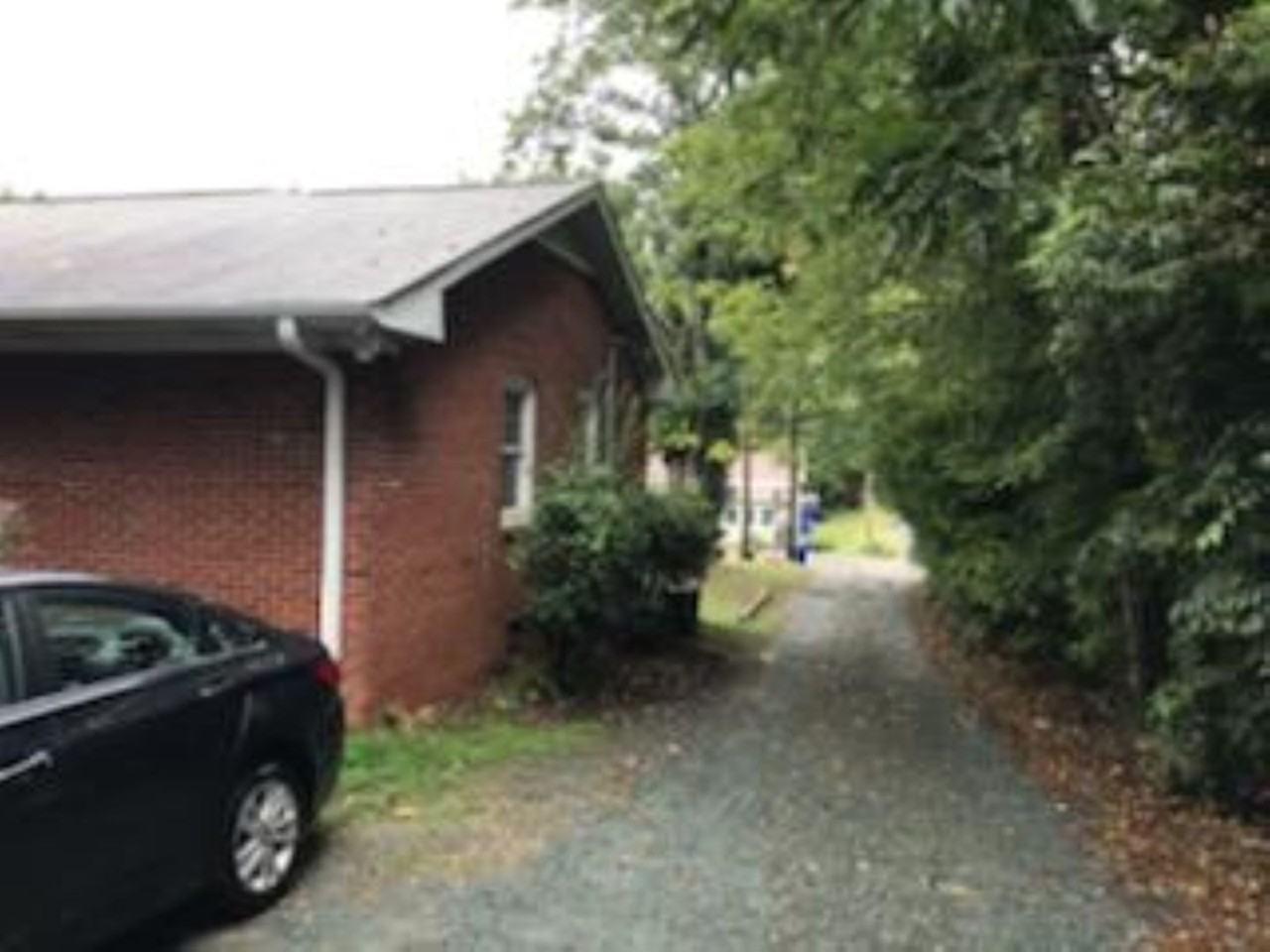 323 Lindsey St - Photo 4 of 7