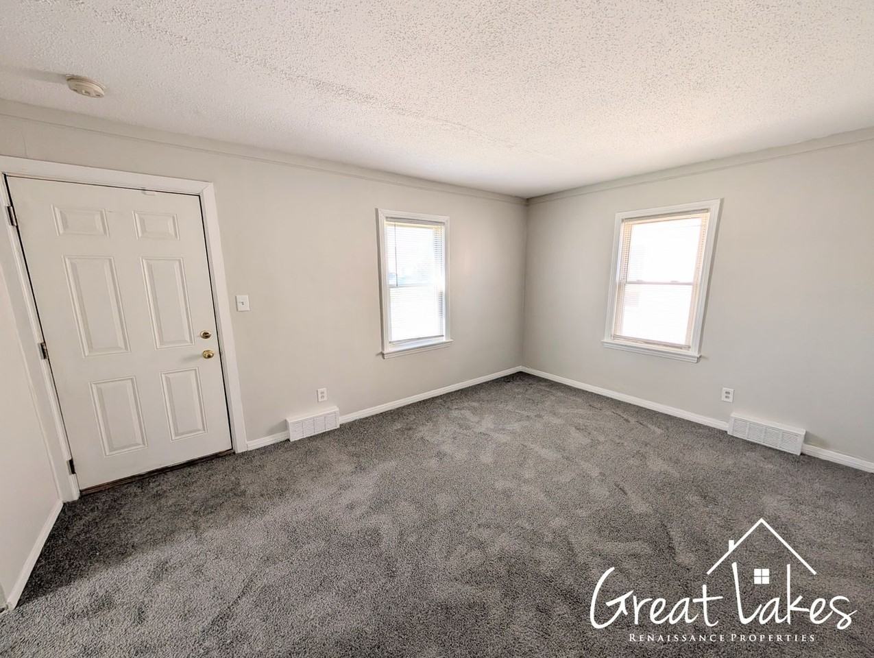 18541 Washtenaw St - Photo 2 of 7