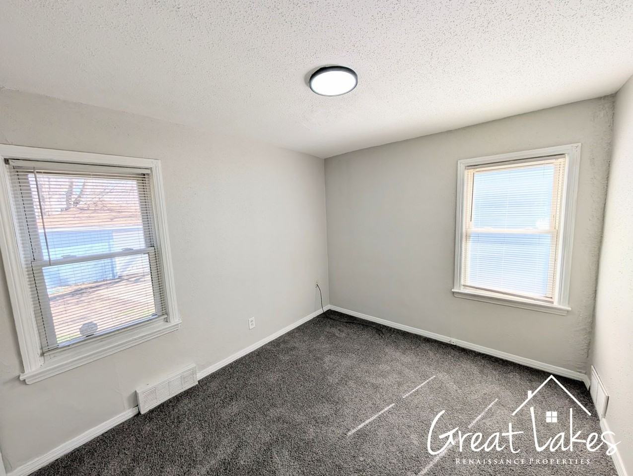 18541 Washtenaw St - Photo 3 of 7