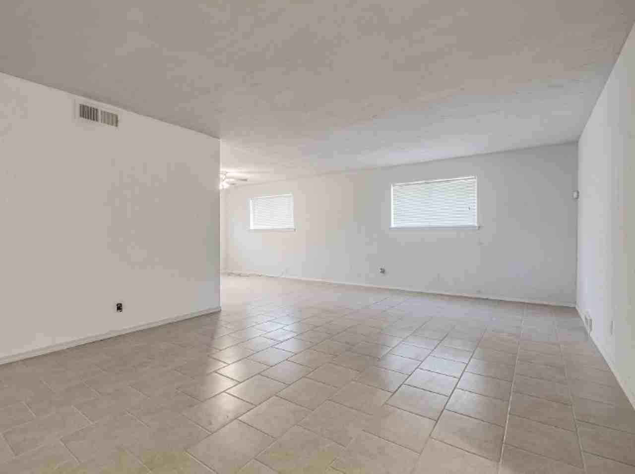 33 Ne 63rd St - Photo 3 of 17