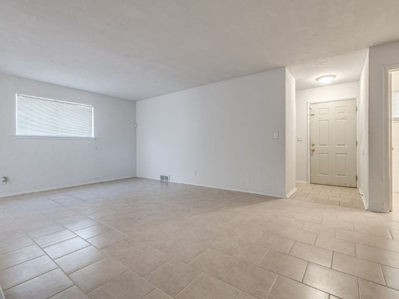 33 Ne 63rd St - Photo 4 of 17