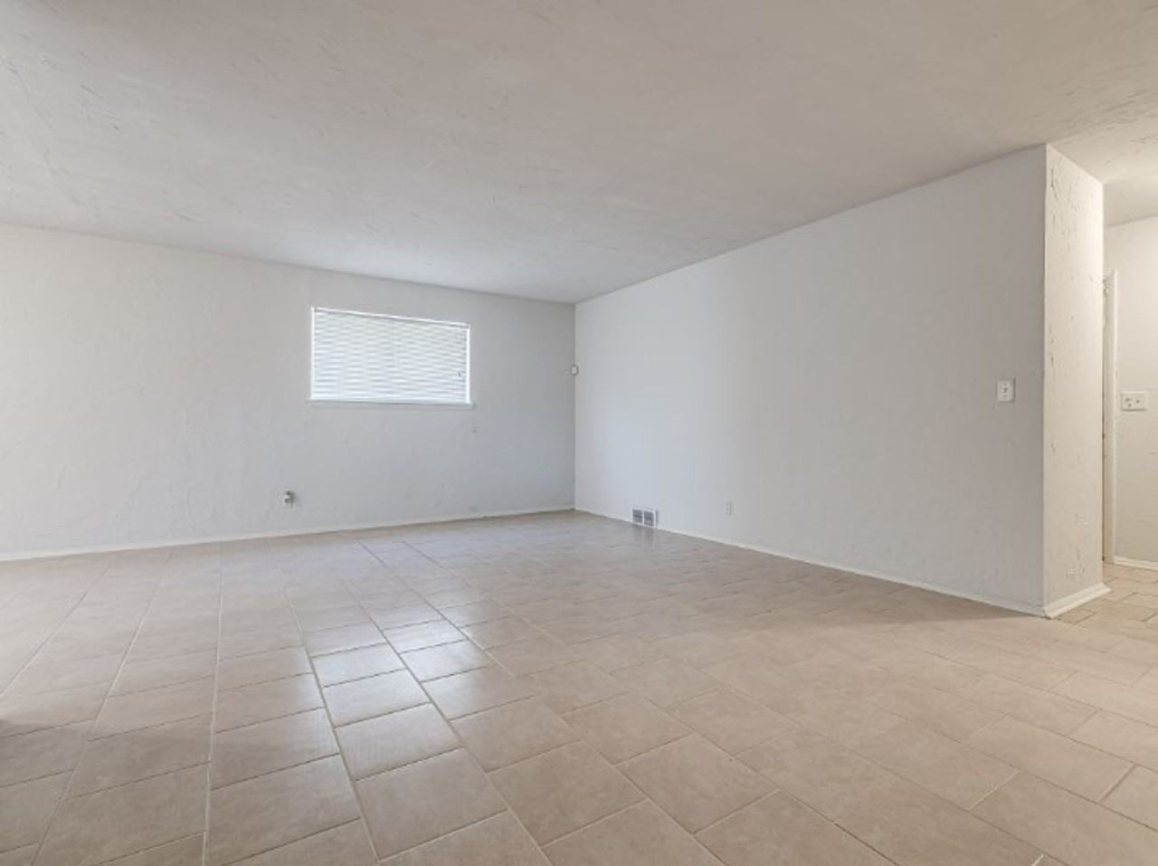 33 Ne 63rd St - Photo 5 of 17