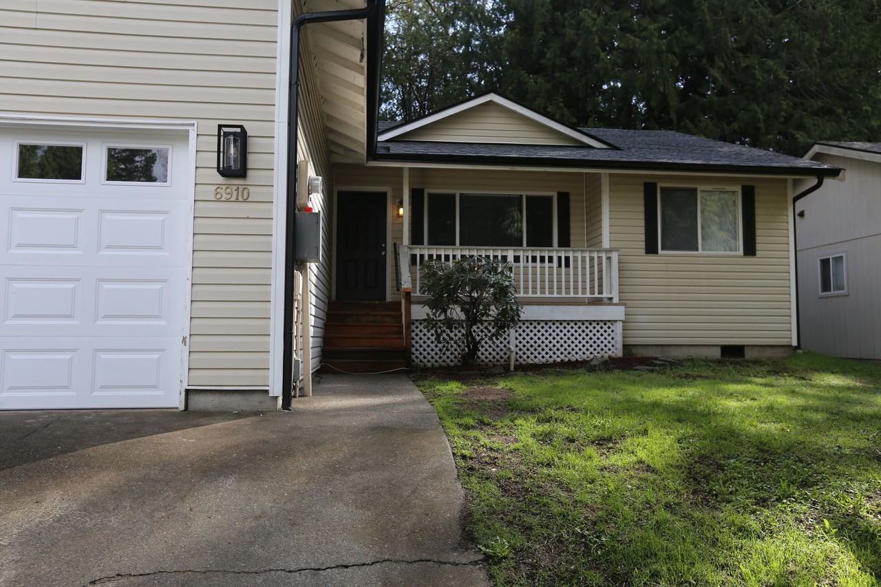6910 E Crestwood Ct - Photo 2 of 21