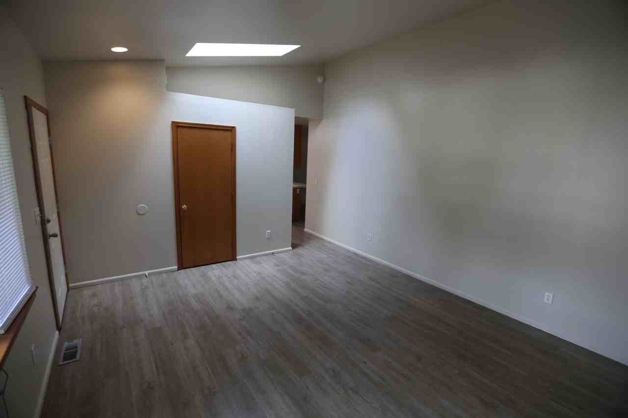 6910 E Crestwood Ct - Photo 4 of 21