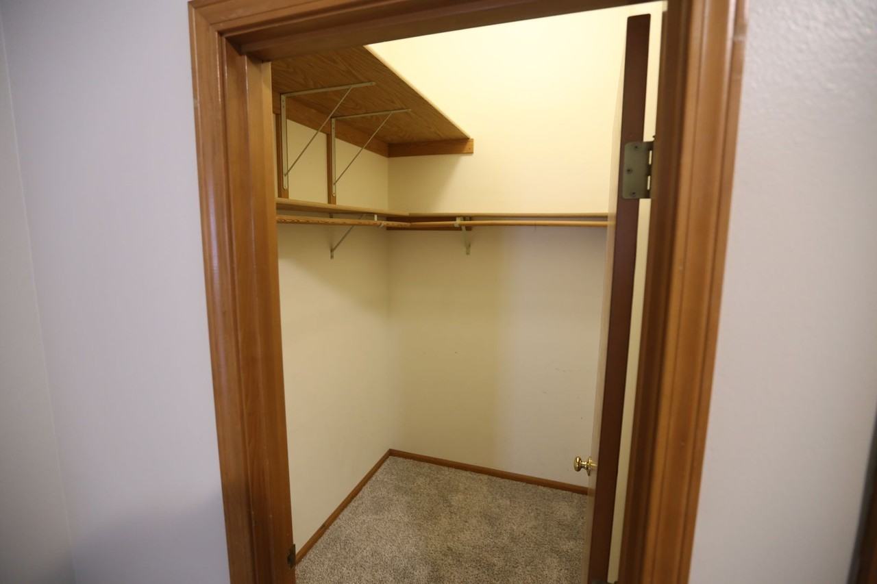 6910 E Crestwood Ct - Photo 6 of 21
