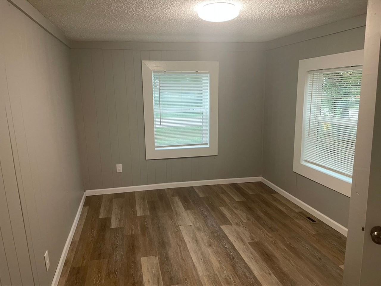 423 E Madison St - Photo 6 of 13