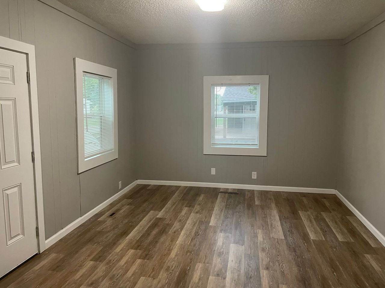 423 E Madison St - Photo 3 of 13