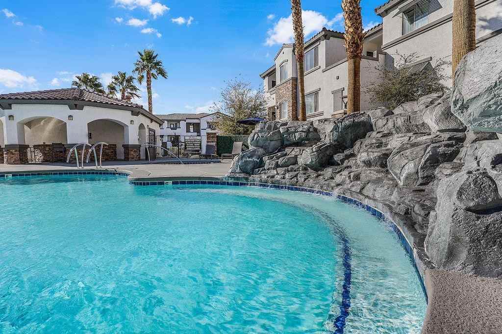 210 Quest Park St - Photo 2 of 4