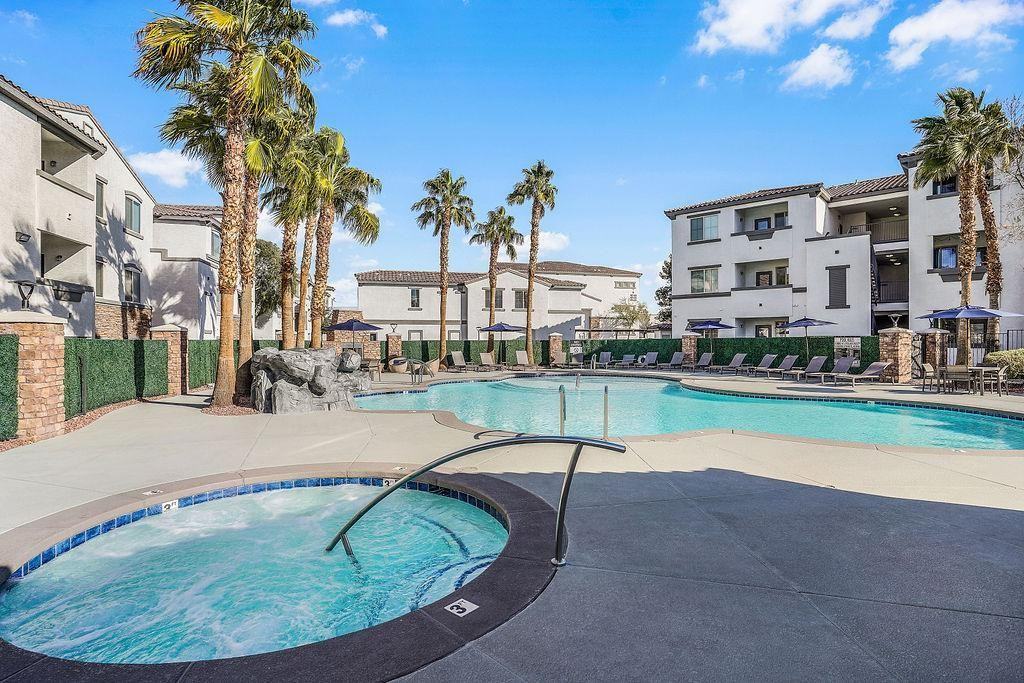 210 Quest Park St - Photo 3 of 4