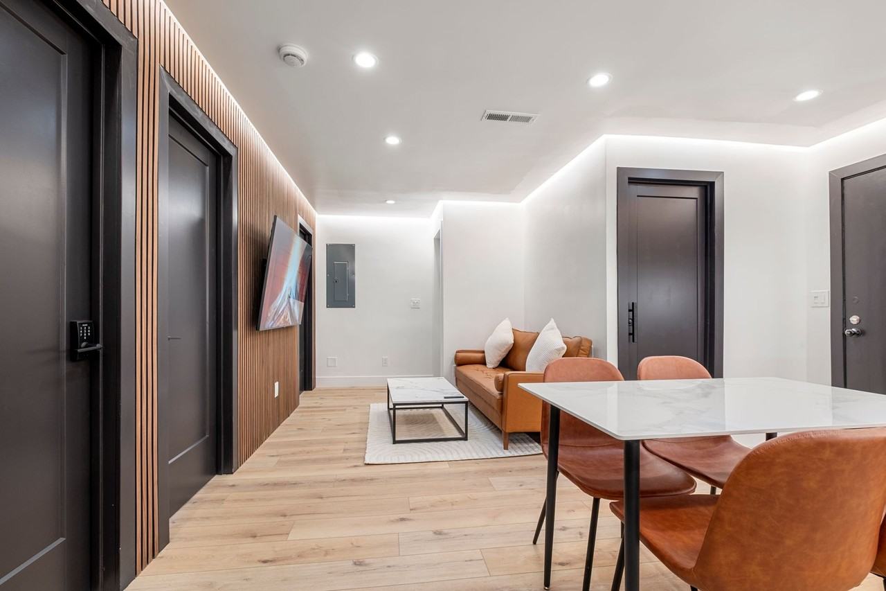 2520 Regent - Photo 2 of 20