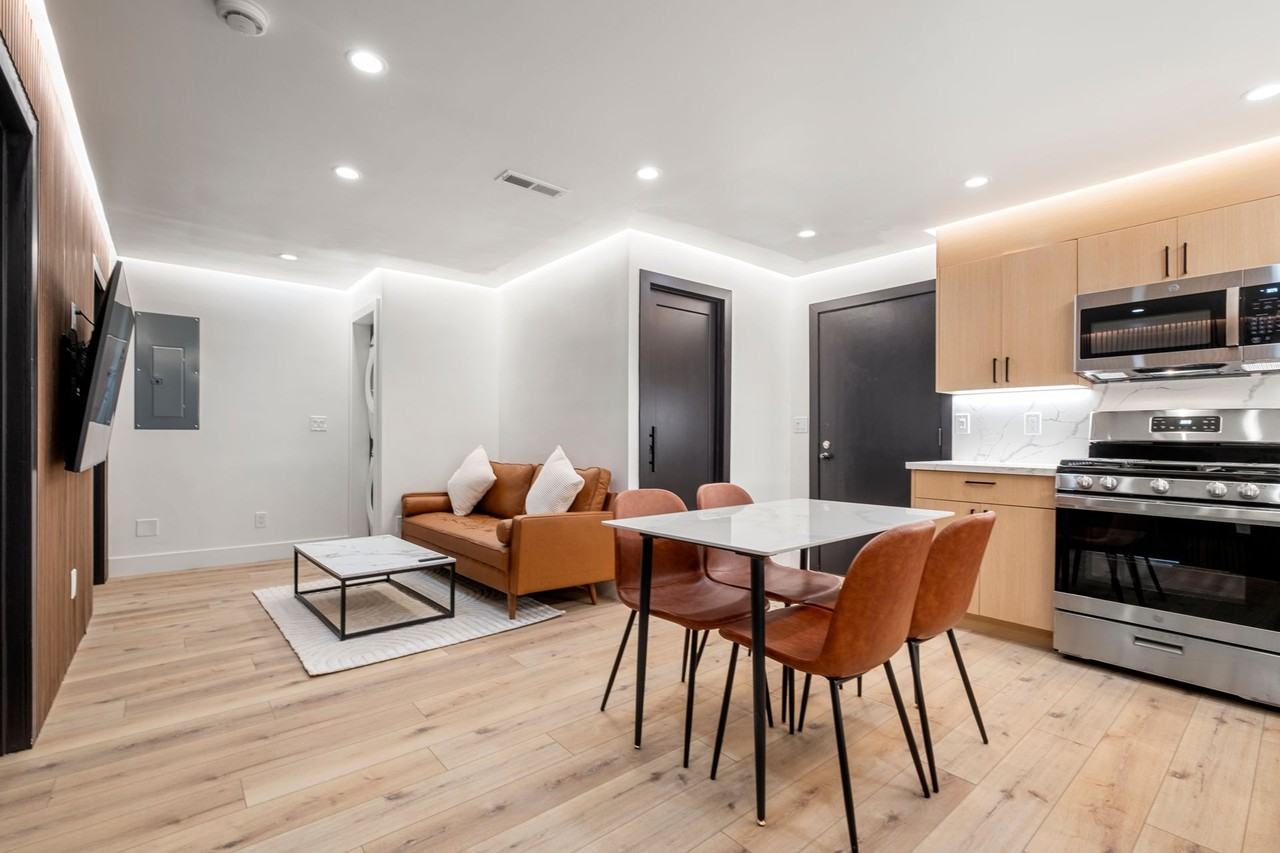 2520 Regent - Photo 3 of 20