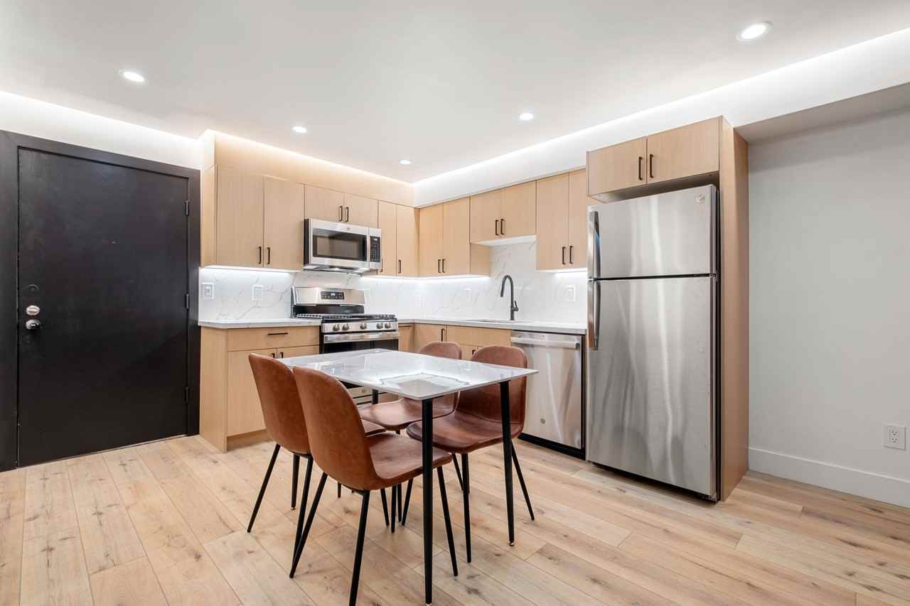 2520 Regent - Photo 5 of 20