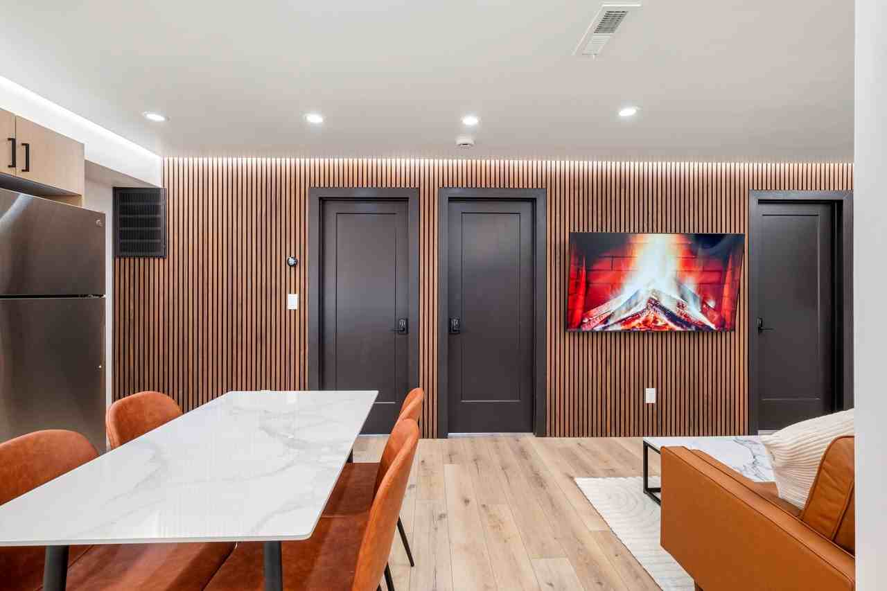 2520 Regent - Photo 7 of 20