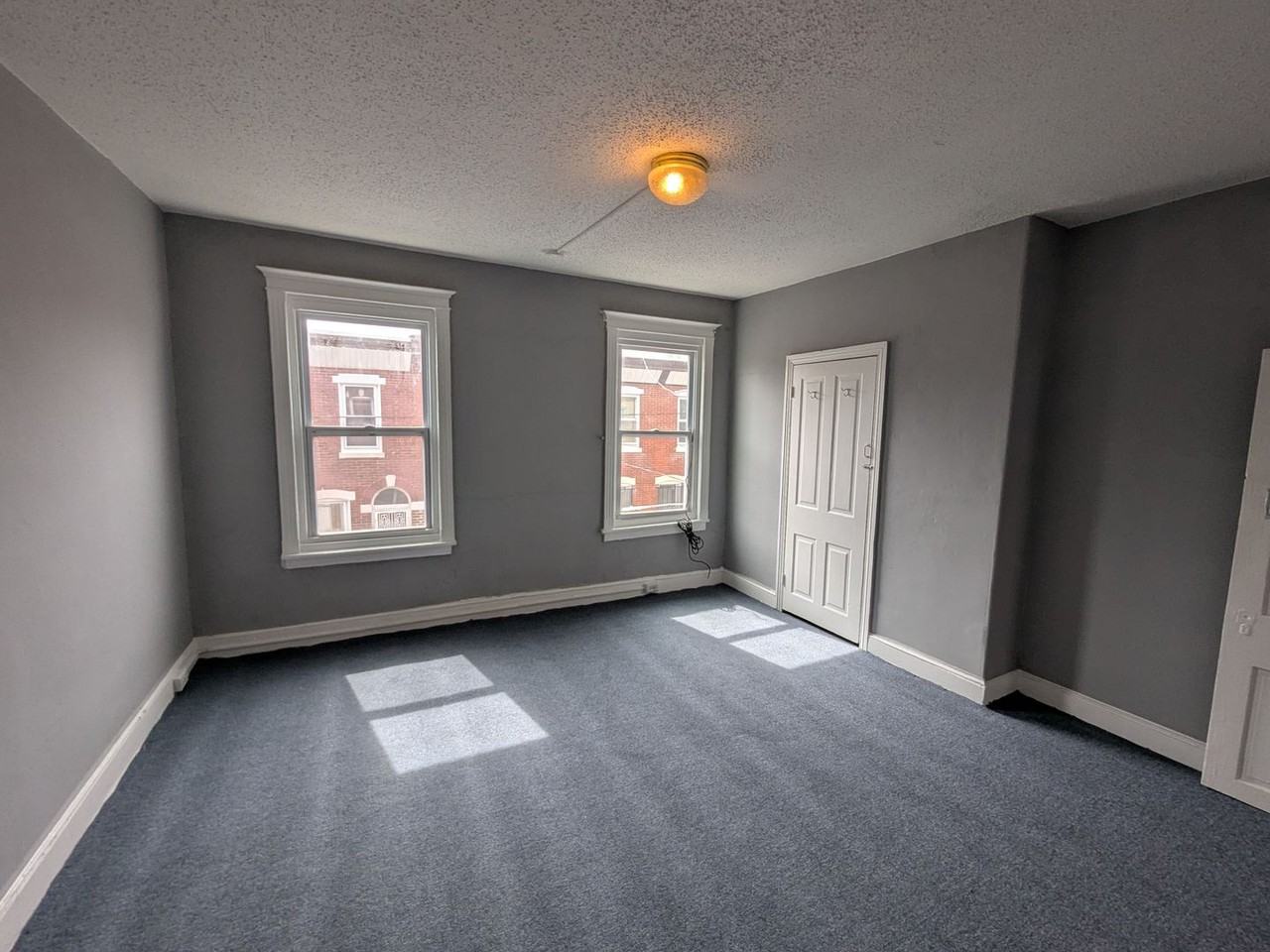 1629 W Juniata St - Photo 4 of 16