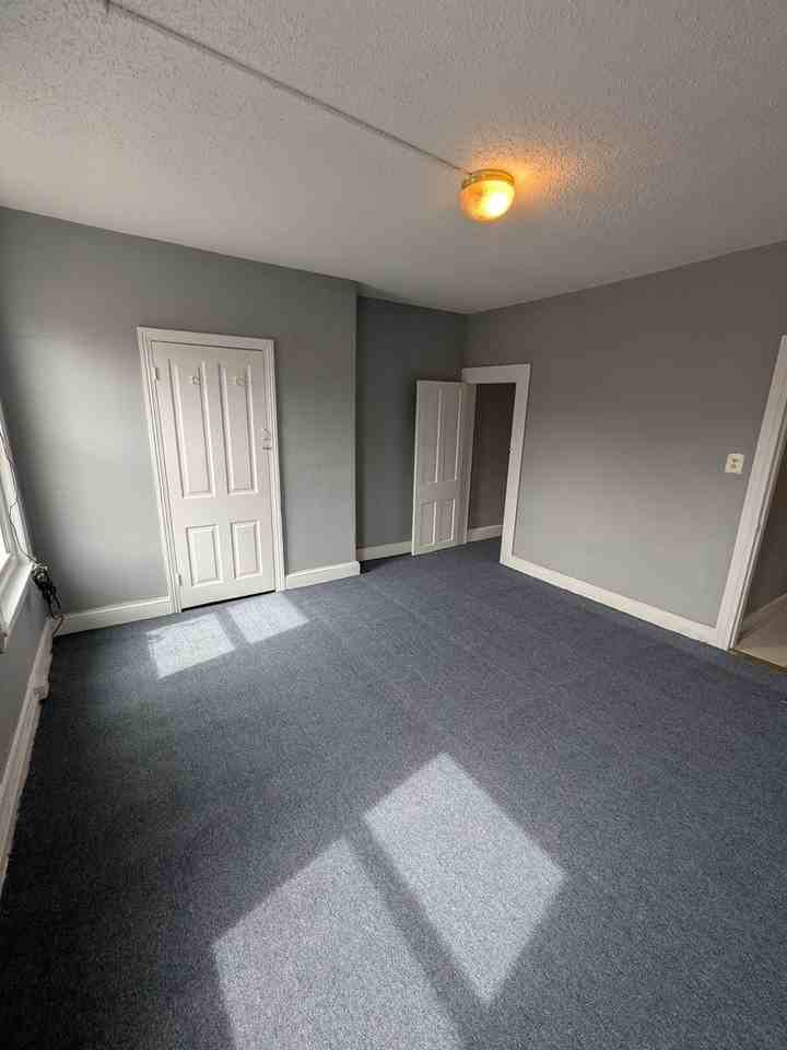 1629 W Juniata St - Photo 5 of 16