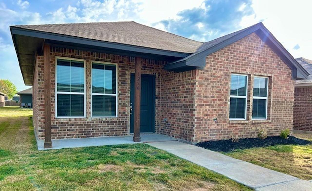 1256 Trailside Dr - Photo 2 of 12
