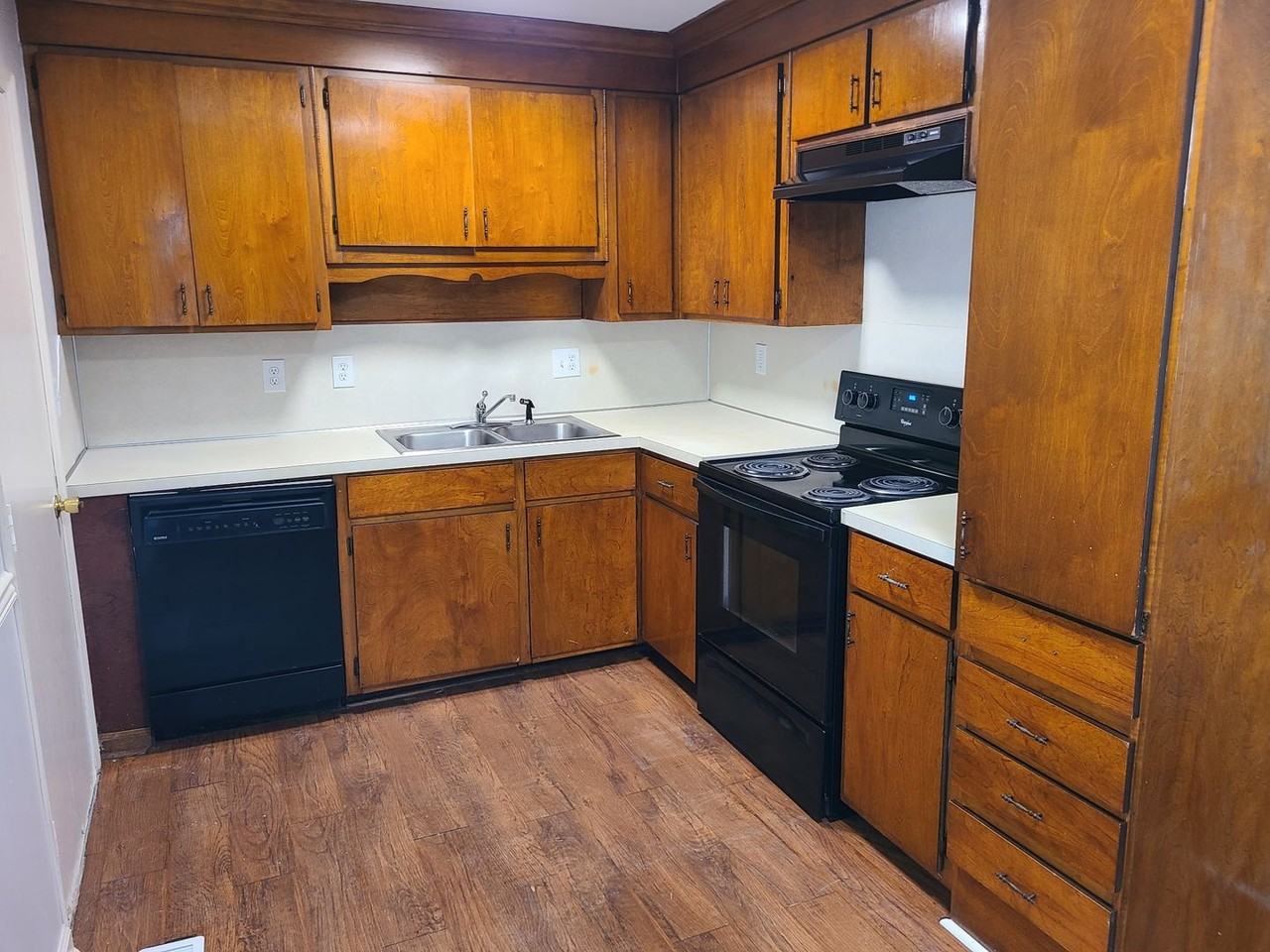 1136 Chalbena Ave - Photo 2 of 8