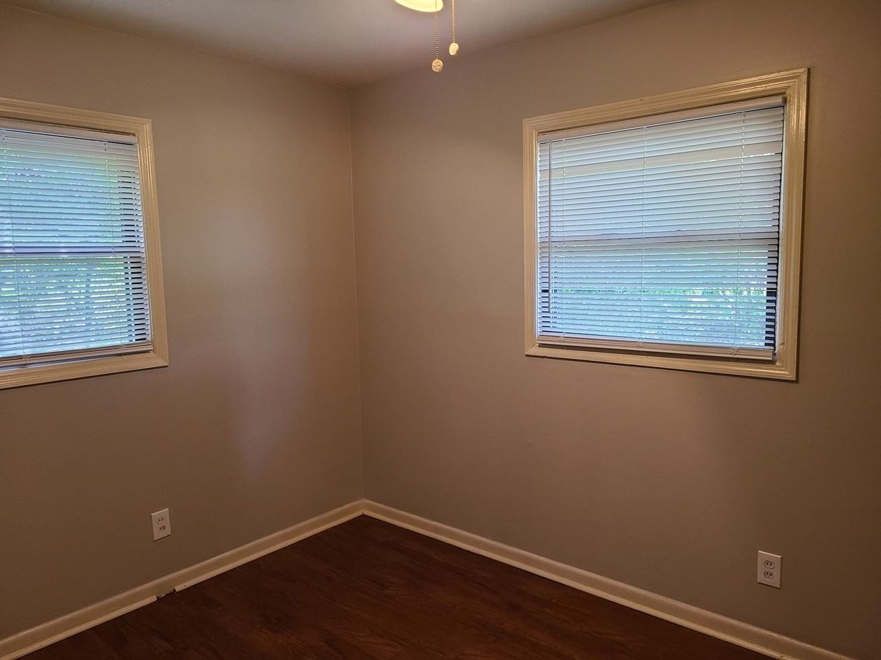 1136 Chalbena Ave - Photo 7 of 8