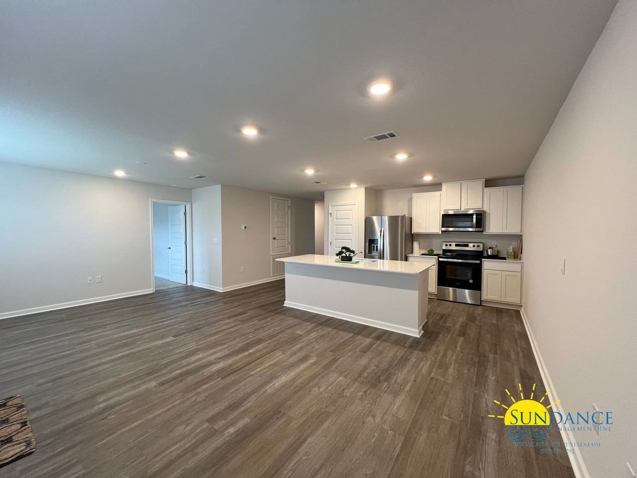 4740 Airmen Drive - Photo 4 of 31